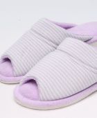 PANTUFA FEMININO PUFF EM VISCOLYCRA ATOALHADO LISTRADA COM SOLADO DE EVA ANAT&Ocirc;MICO LILAS